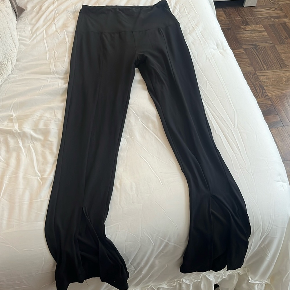 Black leggings with slit at the bottom